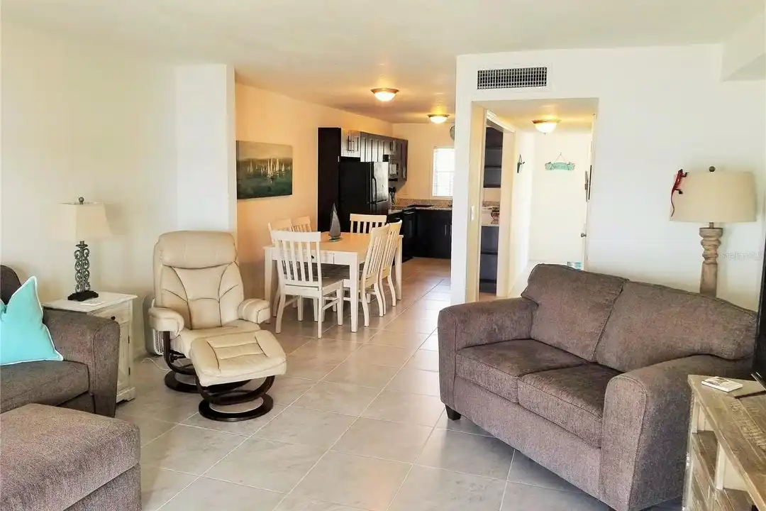 169 Pompano Dr SE - View 6