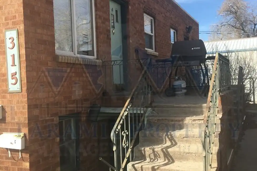 315 E Flint St unit C - View 2