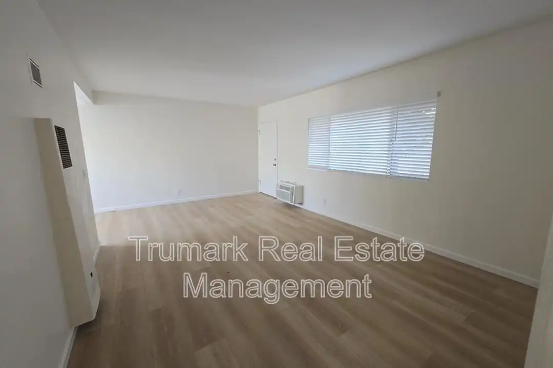 328 W Loraine St unit 9 - View 4