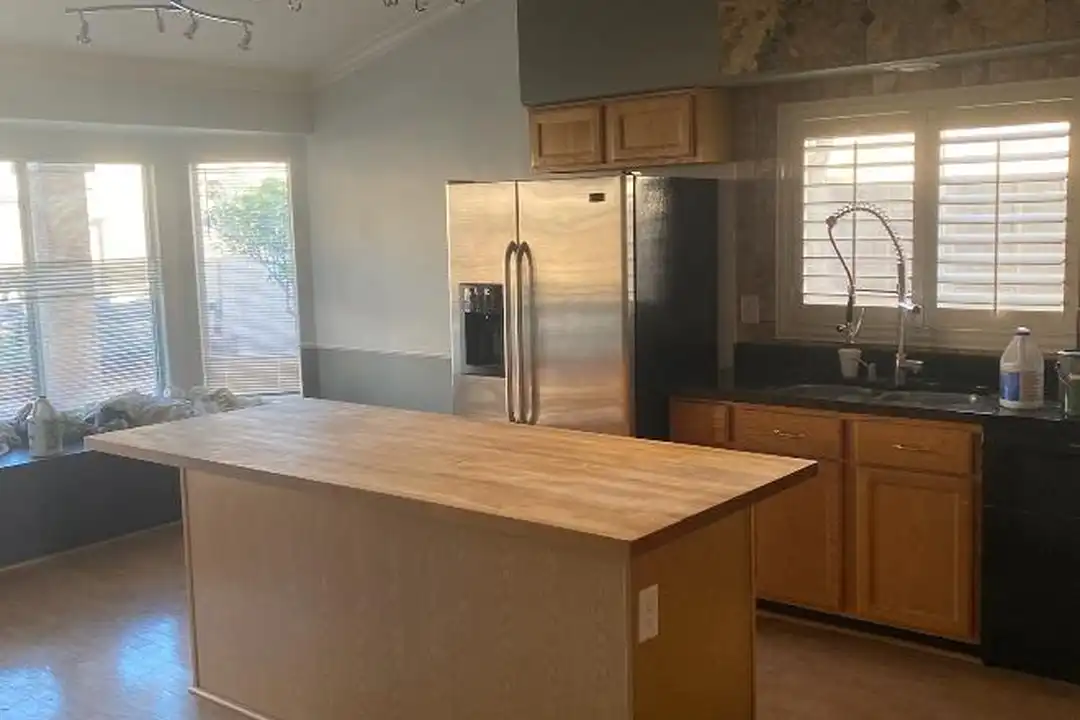 660 N Alder Dr - More