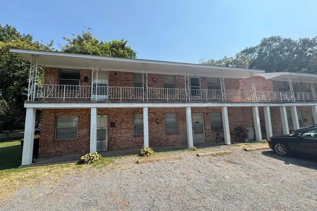 318 E Purdon St – photo 1 of 5