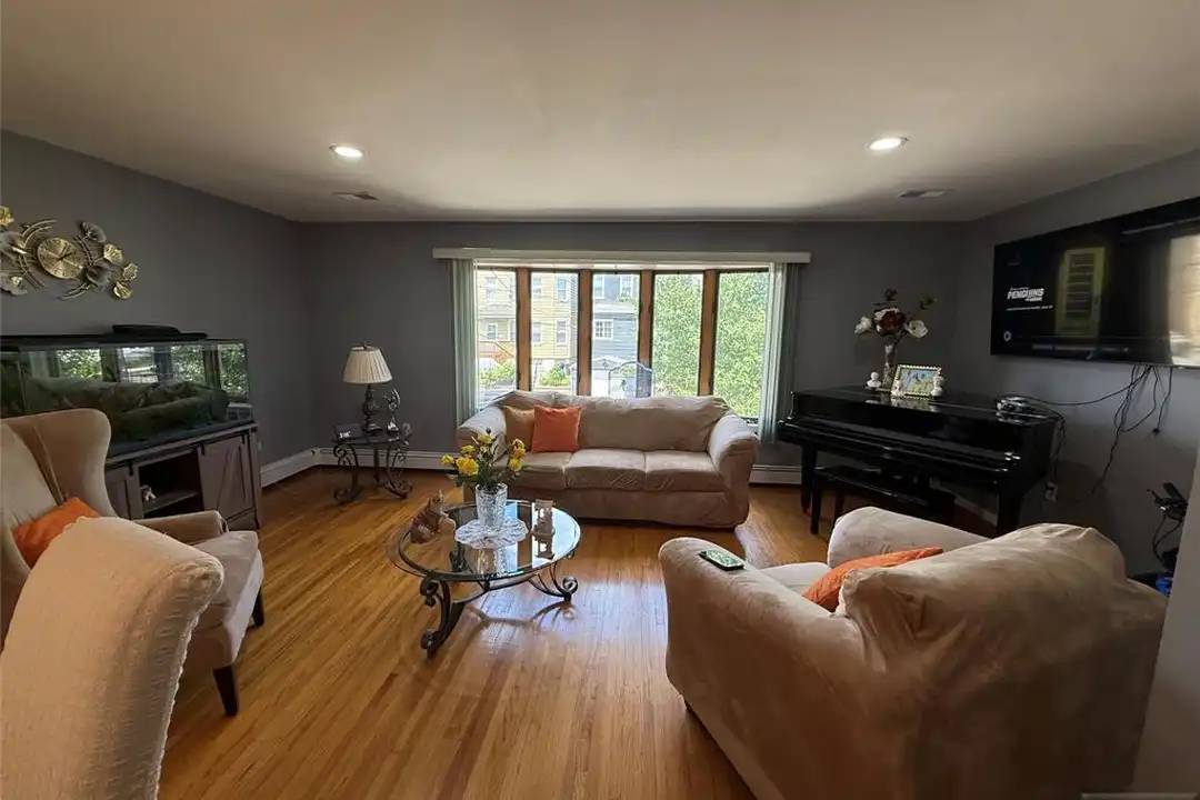 16 Wilson Ave - More