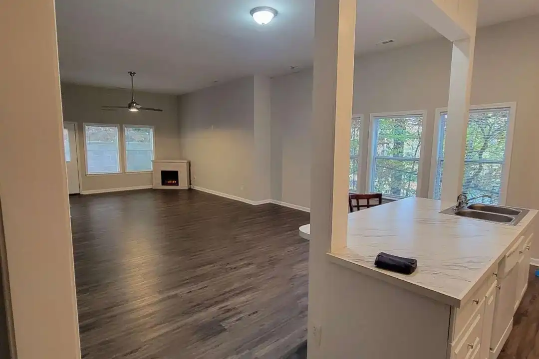 380 Glendale Rd - More