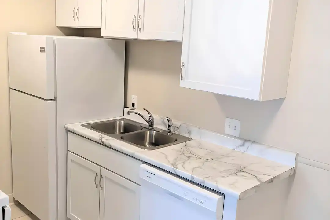 Apartment in Maplewood - More