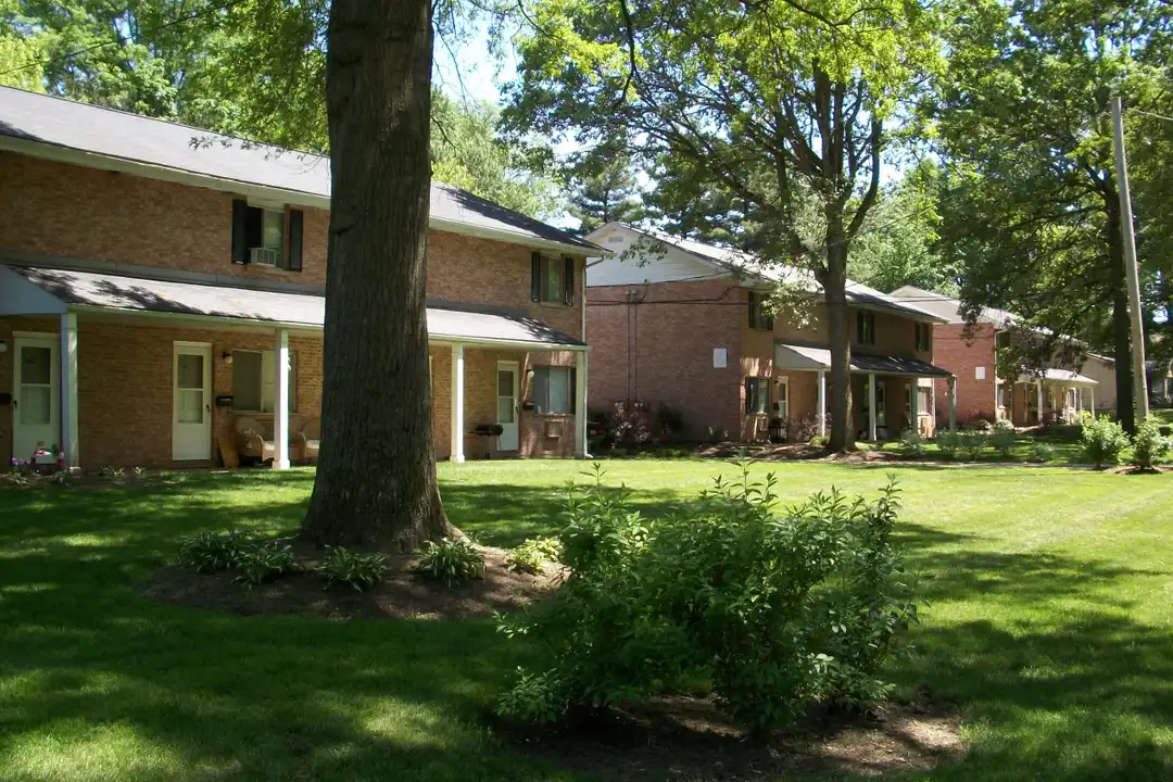 485 Brentwood Dr – photo 1