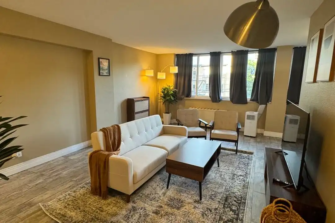 1196 N Grant St unit 1 – pohled 2