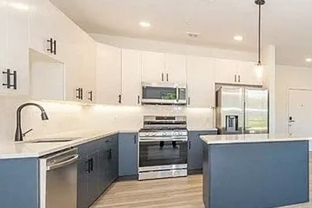 Oak Tree Apartments – photo 1 of 7
