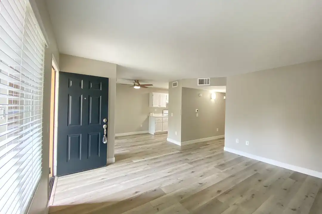 Apartment in Carlsbad - More