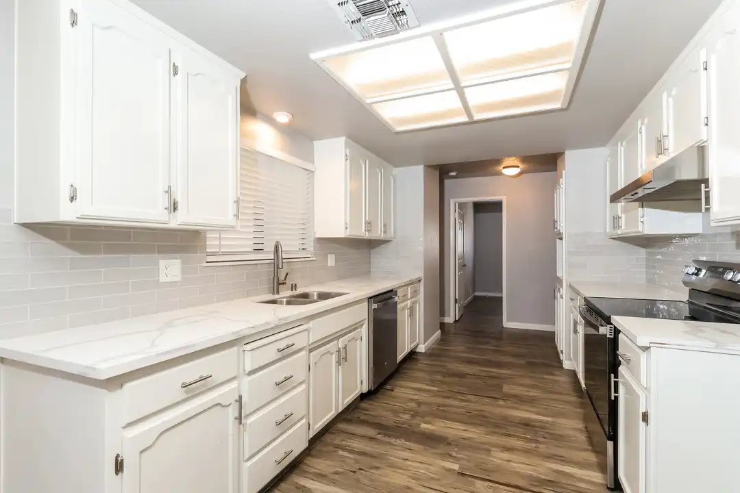 1497 Claremont Dr – photo 1