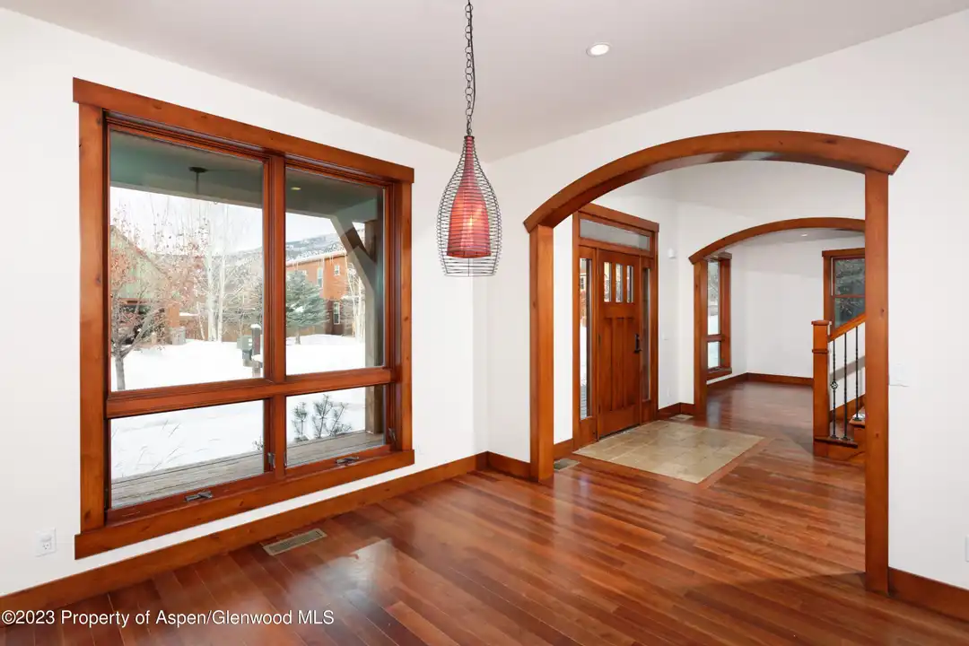 210 Juniper Ct - View 2