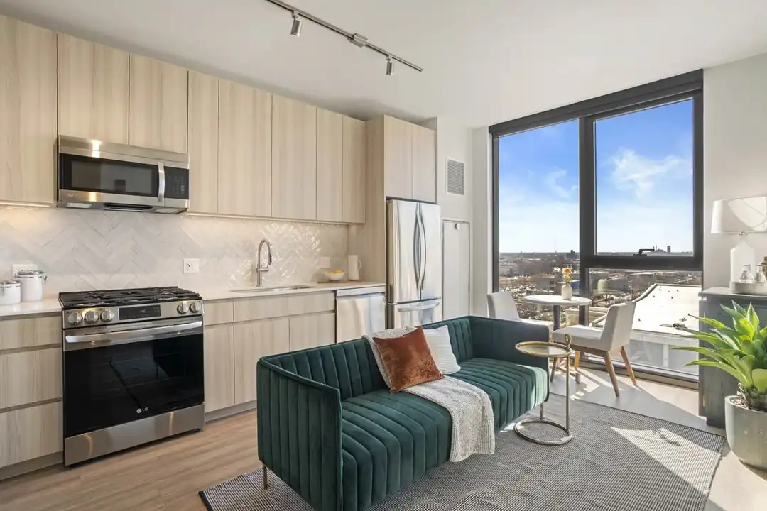 Apartment in West Chicago Township, Near West Side - View 2