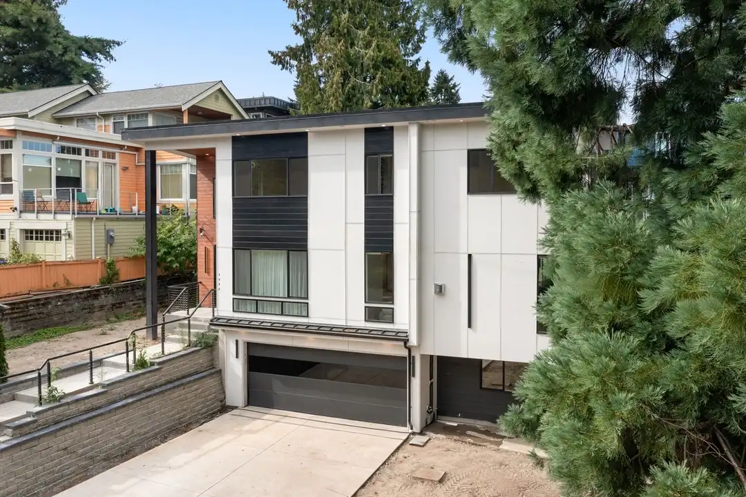 3832 NE 155th St - View 5