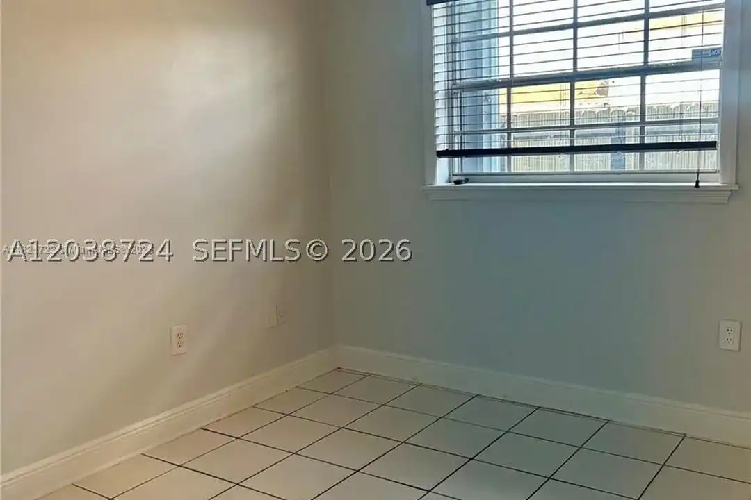 Apartment in Miami Gardens - View 2