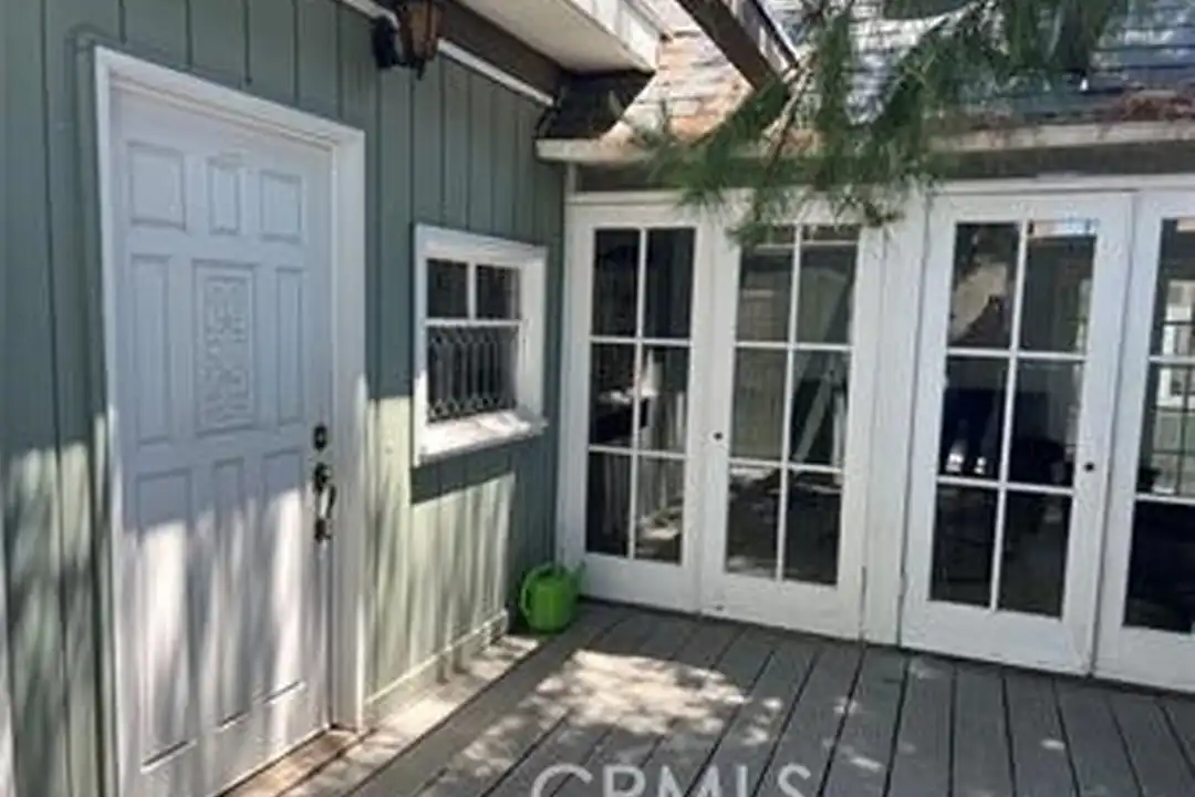 5738 Agnes Ave - View 4