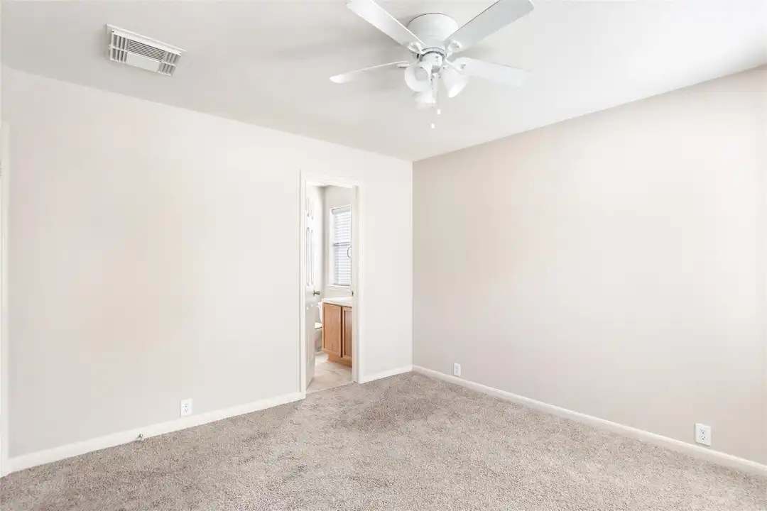 2822 Foster Hill Dr - More