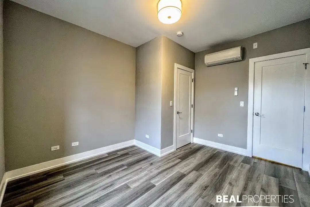 3943 N Janssen Ave unit N1 - View 4