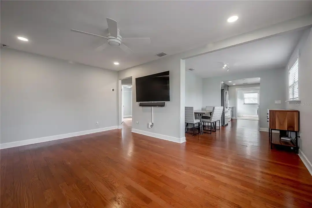 2714 W Fig St – pohled 3