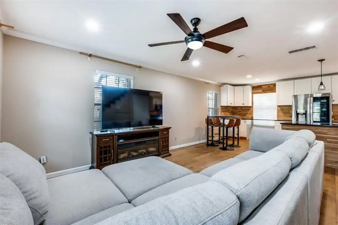 Apartment in Dallas - View 5