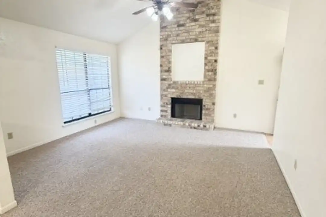 728 W San Antonio St unit 728 A – photo 1 of 12