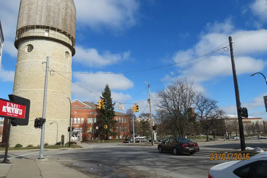 811 Washtenaw Ave - View 4