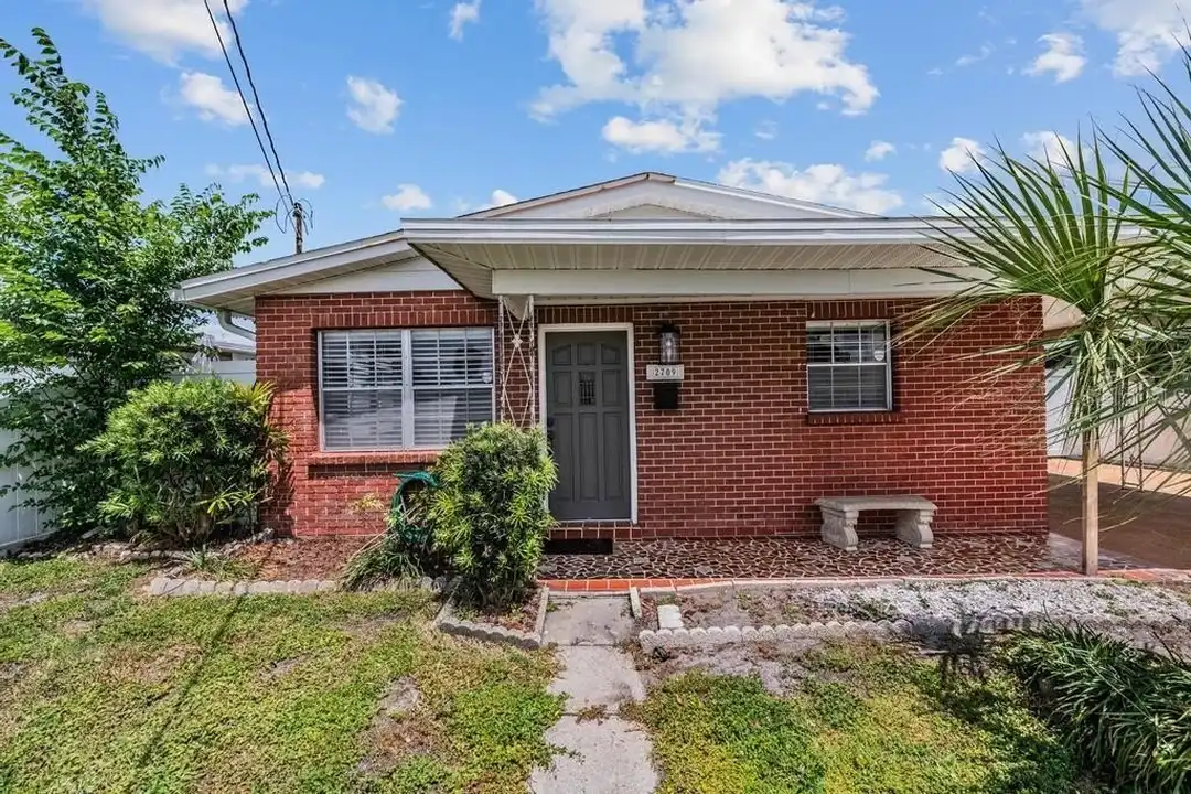 2709 W Abdella St – pohled 4