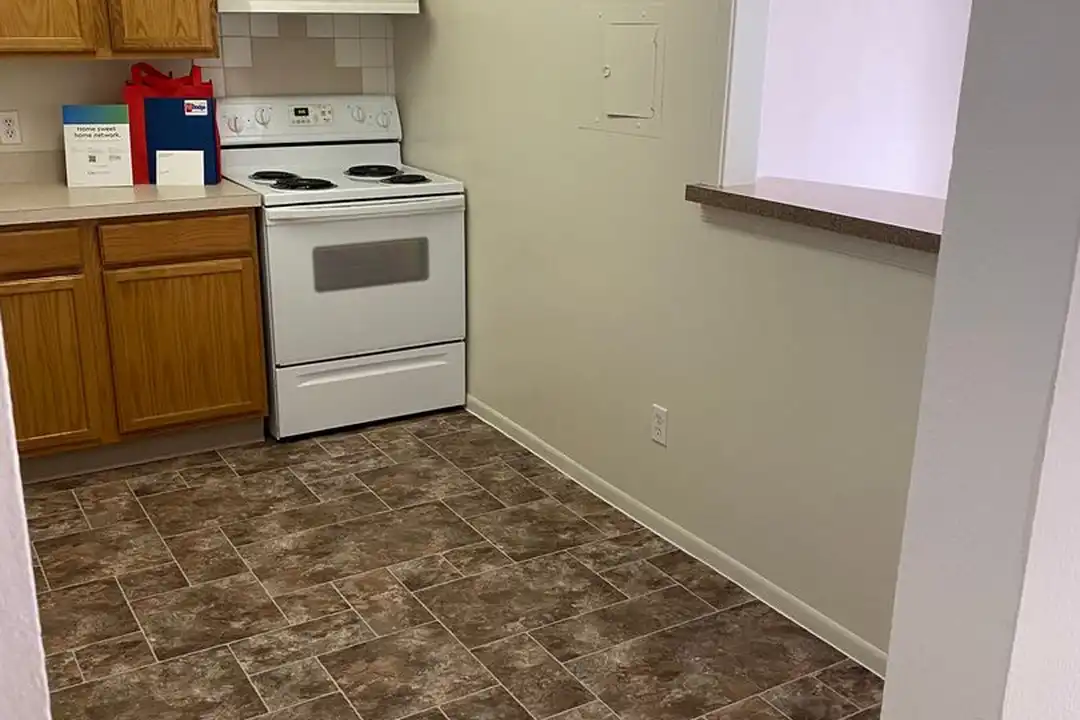 5806 S 141st Plaza unit 1-21 - View 4