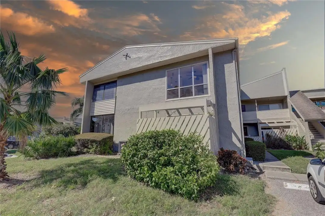 Apartment in Tarpon Springs - More