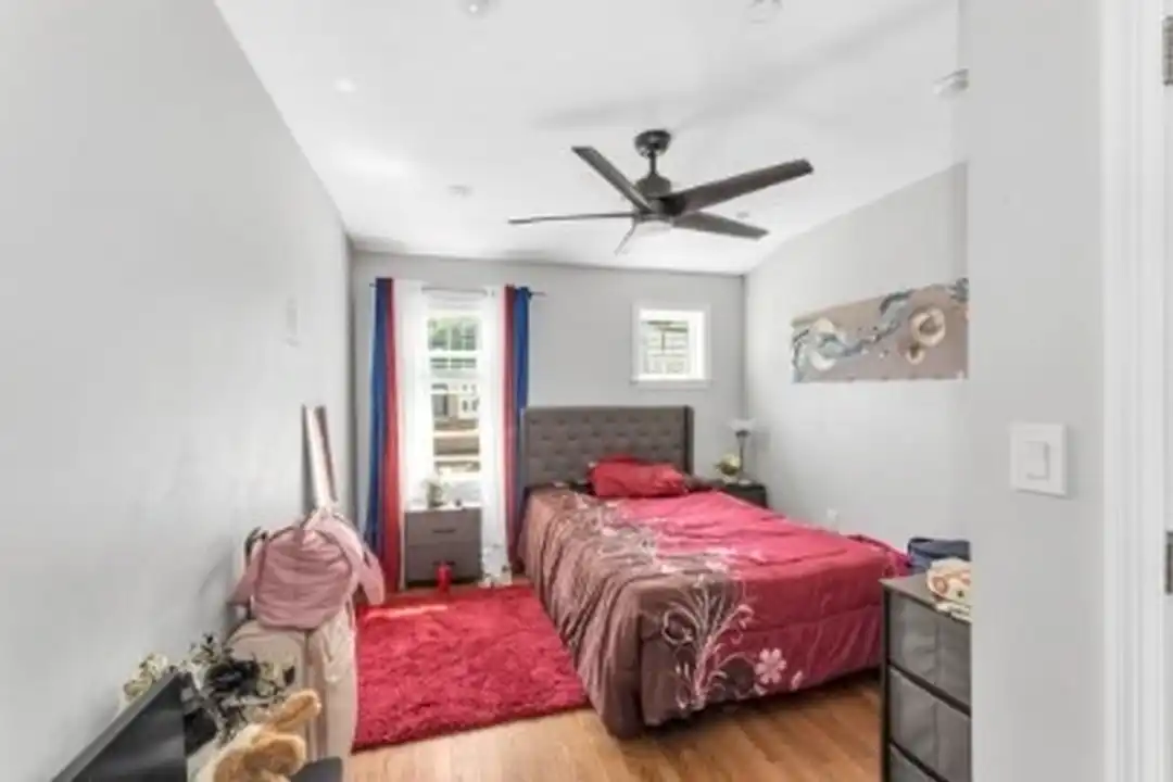 13 Pierce St unit 5 - More