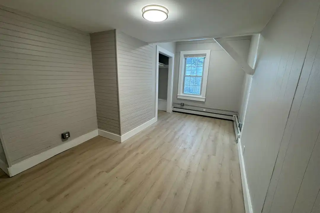 16 Glidden St unit 6 - View 5