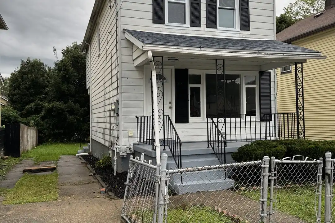 315 Cooper St – photo 1 of 14