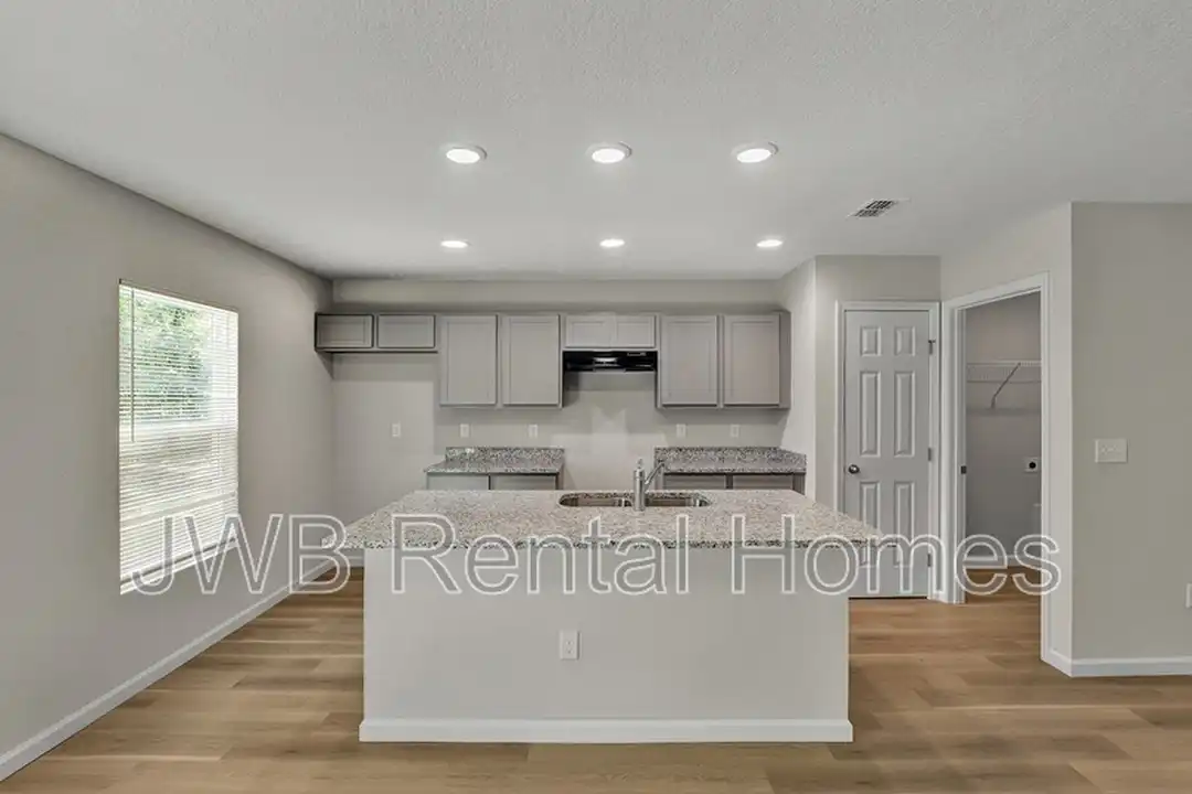 9141 12th Ave – pohled 2