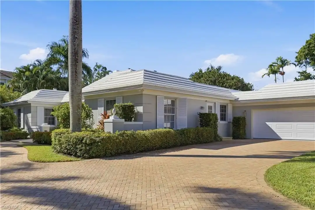 2700 Lantern Ln - View 3