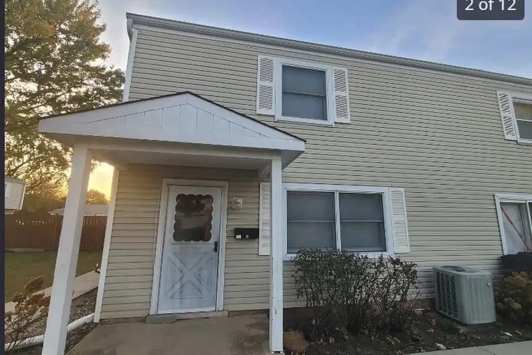 189 Robert Ct #C – photo 1 of 9