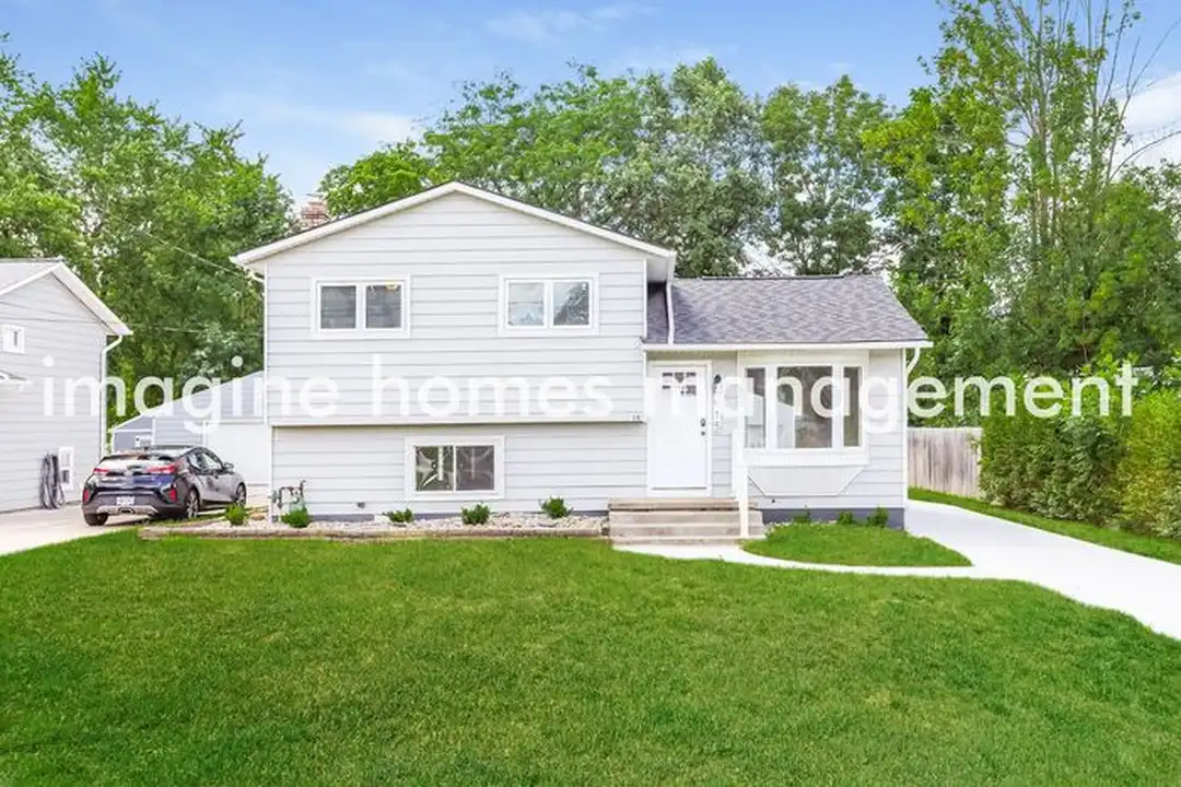915 Lloyd Ave – photo 1 of 19
