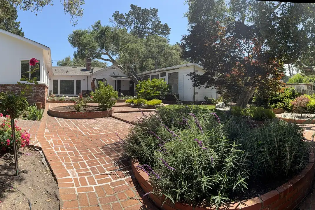 810 Martin St - More