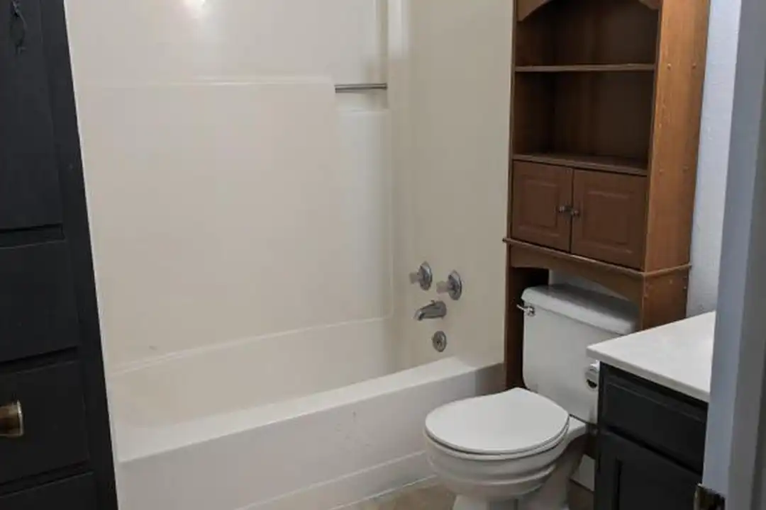 429 S Gilbert St - View 3