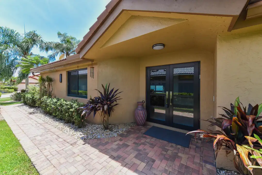 11204 Cloverleaf Cir - More