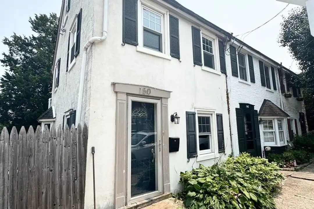 150 E Hartwell Ln – photo 1