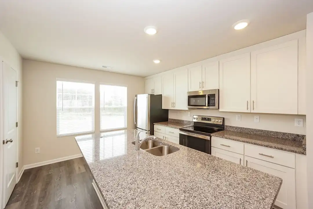225 Kennerly Ave - View 3