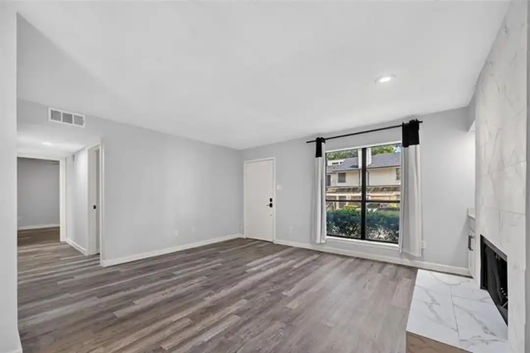 Apartment in Dallas - View 3