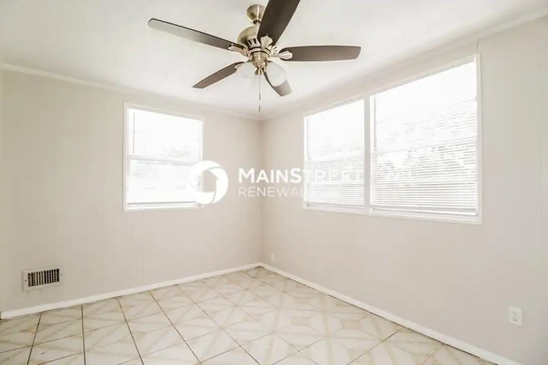 3108 Pembrook Dr - More