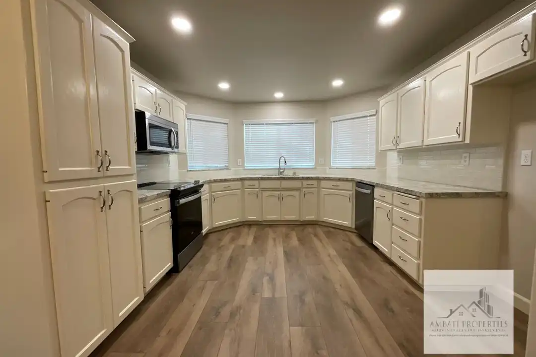 1834 E Lester Ave - View 4
