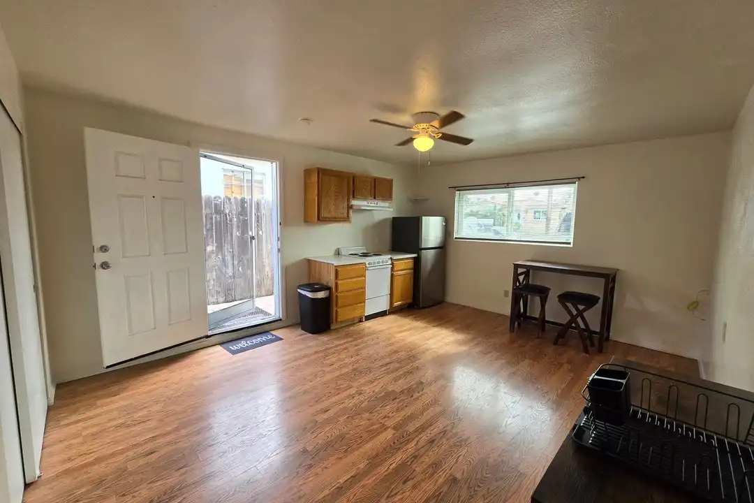 562 Jefferson Ave – photo 1 of 8