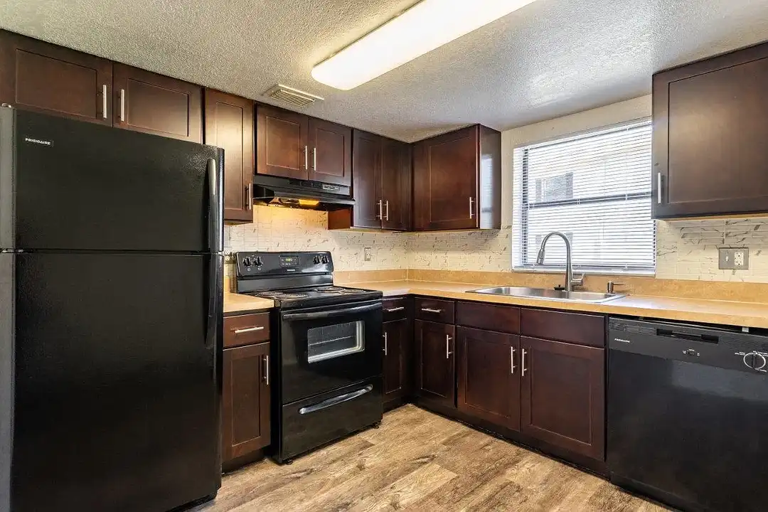 Melrose on the Bay Apartment Homes – photo 1