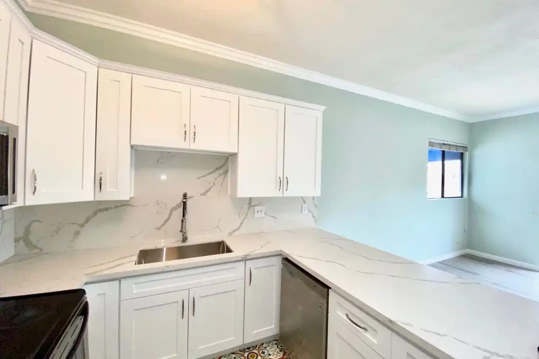 8310 Regents Rd unit # 3H – pohled 6