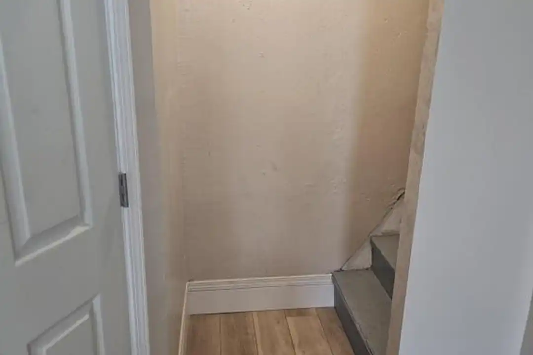 3111 W 56th St – další
