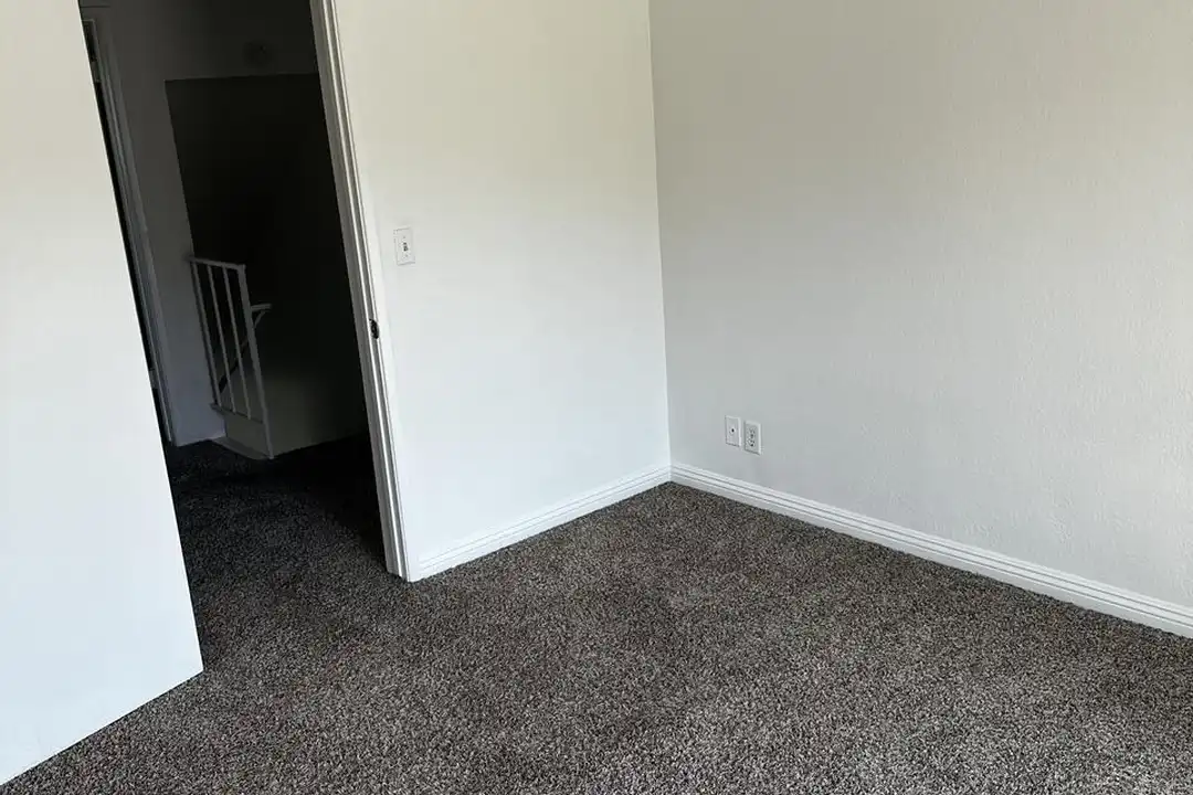 Apartment in La Verne - View 6