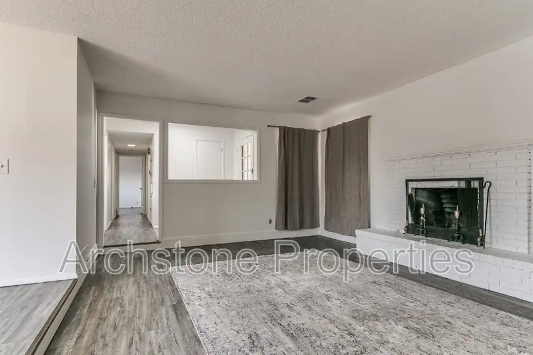 4508 NW 26th St - View 3