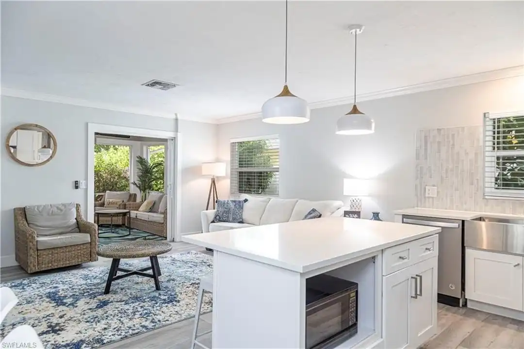 742 99th Ave N - View 3