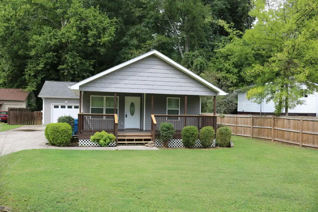 211 Martin Rd – photo 1